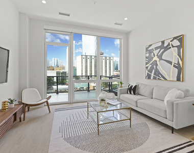 812 W Adams Street - Photo Thumbnail 4