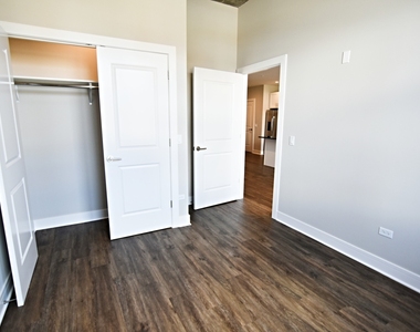 3833 N Broadway Street - Photo Thumbnail 6