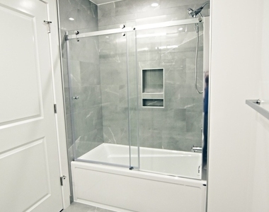 3833 N Broadway Street - Photo Thumbnail 8