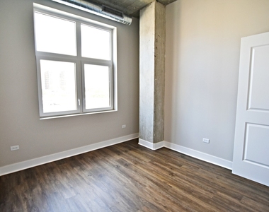 3833 N Broadway Street - Photo Thumbnail 4
