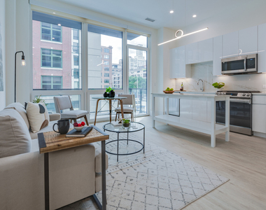 812 W Adams Street - Photo Thumbnail 9