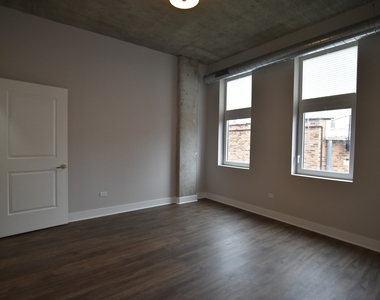 3833 N Broadway Street - Photo Thumbnail 8