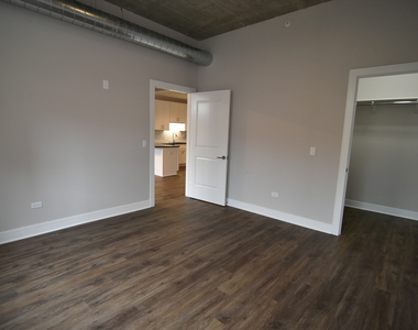 3833 N Broadway Street - Photo Thumbnail 1