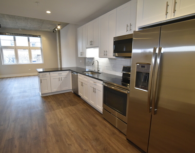 3833 N Broadway Street - Photo Thumbnail 4