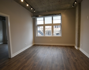 3833 N Broadway Street - Photo Thumbnail 5