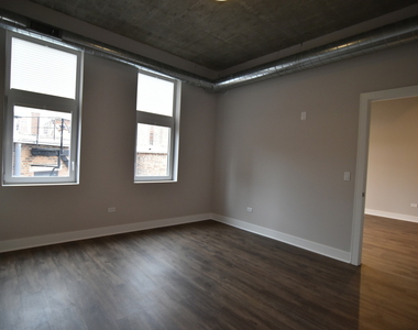 3833 N Broadway Street - Photo Thumbnail 11