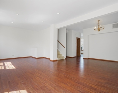 2304 Hudson Circle - Photo Thumbnail 8