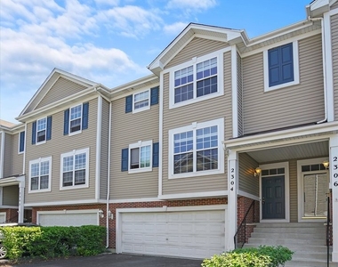 2304 Hudson Circle - Photo Thumbnail 4