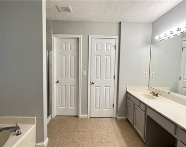 11900 Carriage Park Lane - Photo Thumbnail 14