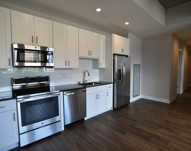 3833 N Broadway Street - Photo Thumbnail 5