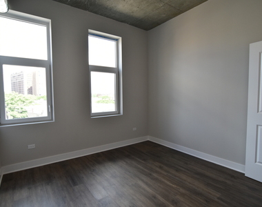 3833 N Broadway Street - Photo Thumbnail 2
