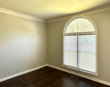 2020 Bentwood Court - Photo Thumbnail 4