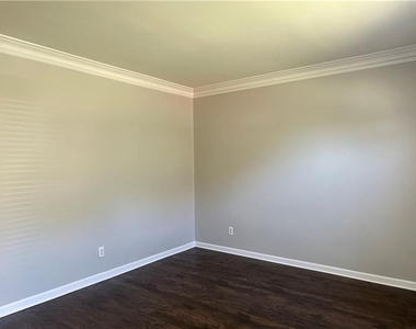 2020 Bentwood Court - Photo Thumbnail 3