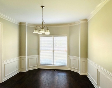 2020 Bentwood Court - Photo Thumbnail 9