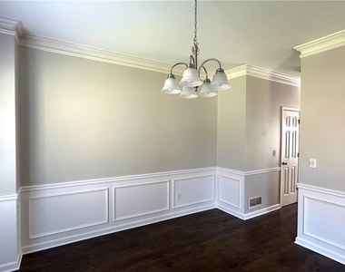 2020 Bentwood Court - Photo Thumbnail 8
