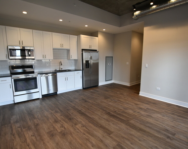3833 N Broadway Street - Photo Thumbnail 2