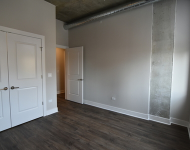 3833 N Broadway Street - Photo Thumbnail 6