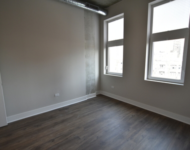 3833 N Broadway Street - Photo Thumbnail 7