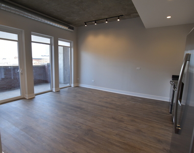3833 N Broadway Street - Photo Thumbnail 9