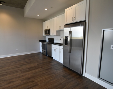 3833 N Broadway Street - Photo Thumbnail 3