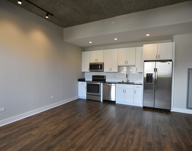 3833 N Broadway Street - Photo Thumbnail 2