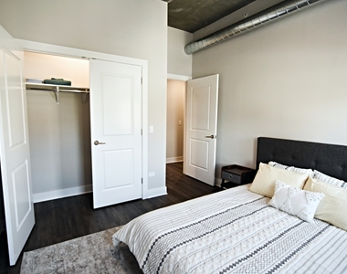 3833 N Broadway Street - Photo Thumbnail 7
