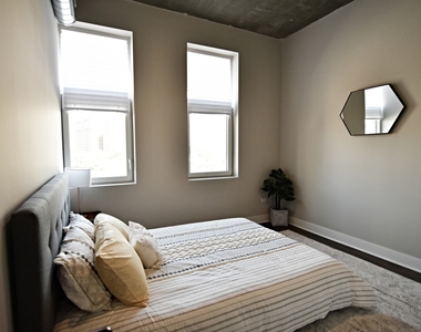 3833 N Broadway Street - Photo Thumbnail 6