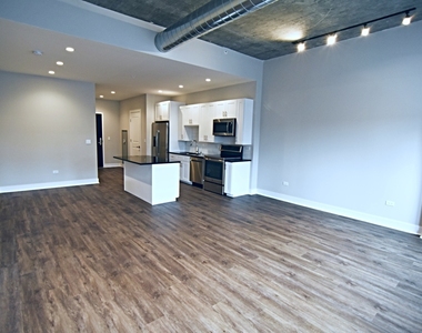 3833 N Broadway Street - Photo Thumbnail 5