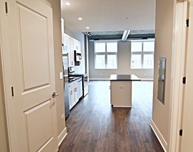 3833 N Broadway Street - Photo Thumbnail 2