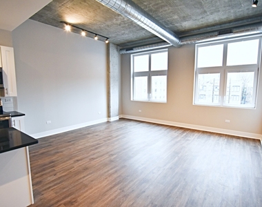 3833 N Broadway Street - Photo Thumbnail 4