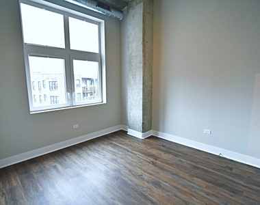 3833 N Broadway Street - Photo Thumbnail 7