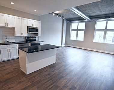 3833 N Broadway Street - Photo Thumbnail 3