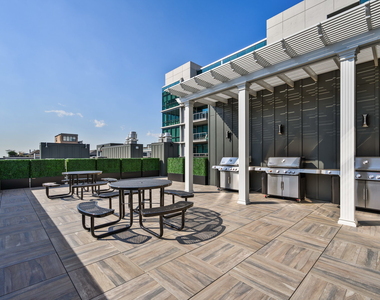 812 W Adams Street - Photo Thumbnail 4