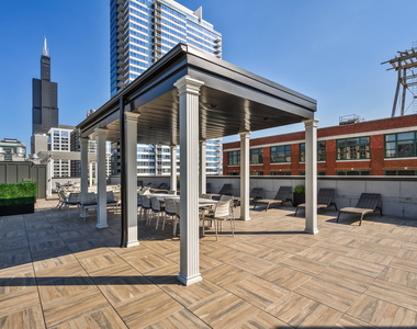 812 W Adams Street - Photo Thumbnail 5