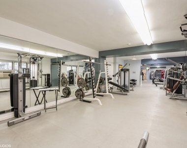 4970 N Marine Drive - Photo Thumbnail 7