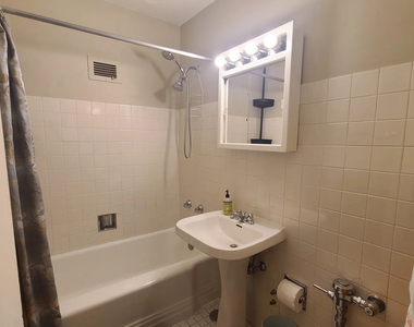 4970 N Marine Drive - Photo Thumbnail 5