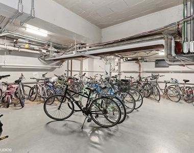 4970 N Marine Drive - Photo Thumbnail 13