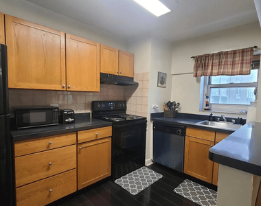4970 N Marine Drive - Photo Thumbnail 3