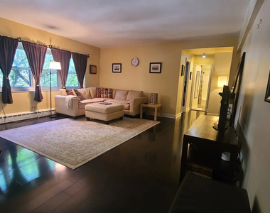 4970 N Marine Drive - Photo Thumbnail 1