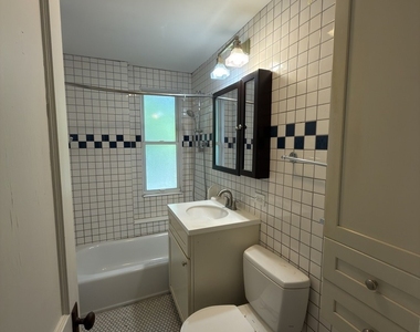 319 Chicago Avenue - Photo Thumbnail 7