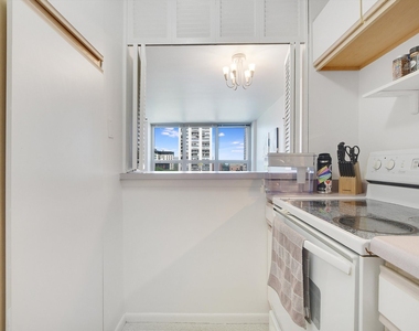 88 W Schiller Street - Photo Thumbnail 7
