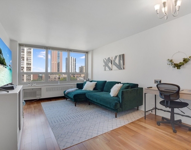 88 W Schiller Street - Photo Thumbnail 1