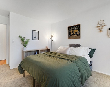 88 W Schiller Street - Photo Thumbnail 14