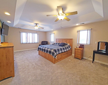 5831 W 109th Street - Photo Thumbnail 16