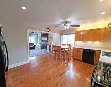 5831 W 109th Street - Photo Thumbnail 10