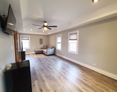 5831 W 109th Street - Photo Thumbnail 12