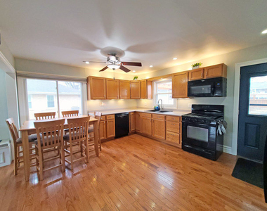 5831 W 109th Street - Photo Thumbnail 8