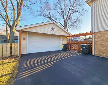 5831 W 109th Street - Photo Thumbnail 3