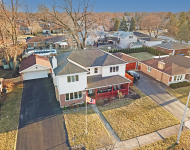 5831 W 109th Street - Photo Thumbnail 2