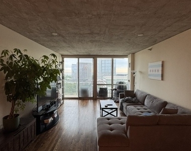 1845 S Michigan Avenue - Photo Thumbnail 9